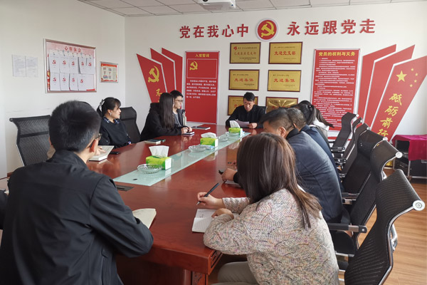 图五：10月30日，冶金地质总局所属西北局甘肃中冶企业组织学习十九届五中全会公报。